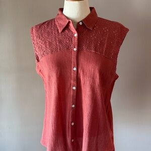 Lucky Brand women’s sleeveless crinkle eyelet combo top button front collared S